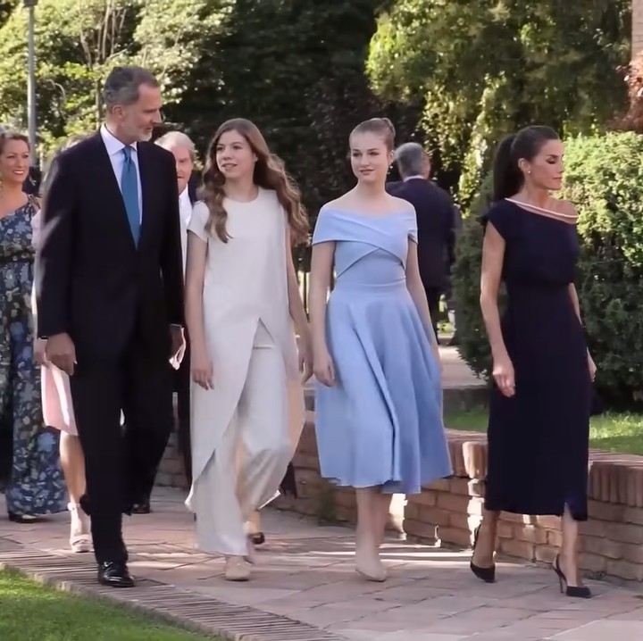 <p>Untuk diingat kembali, setelah sang ayah naik takhta pada 2014 lalu, Princes Leonor mendapat gelar Princess of Asturias. (Foto: YouTube @casarealtv)<br /><br /><br /></p>