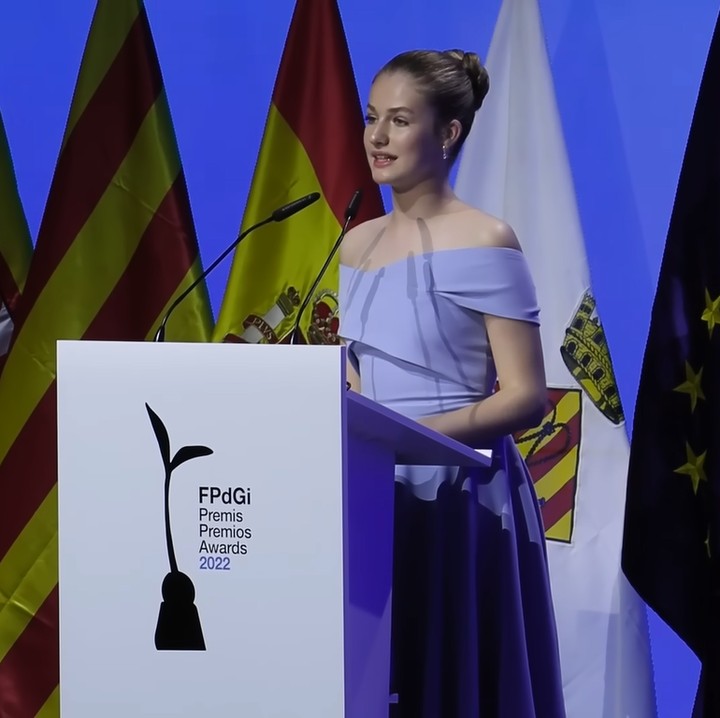 <p>Calon pewaris takhta Kerajaan Spanyol ini juga memiliki sejumlah gelar lain, di antara itu ada Countess of Cervera, Duchess of Montblanc, Lady of Balaguer, serta Putri Viana dan Girona.(Foto: YouTube @casarealtv)<br /><br /><br /></p>