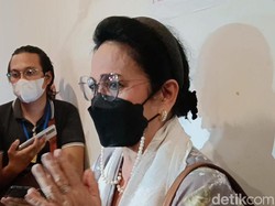 Rina Hasyim Kenang Bob Tutupoly Sebagai Orang Baik