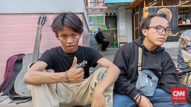 Roy menyebut kini dirinya kesulitan menerima endorsement alias iklan karena larangan kerumunan Citayam Fashion Week.