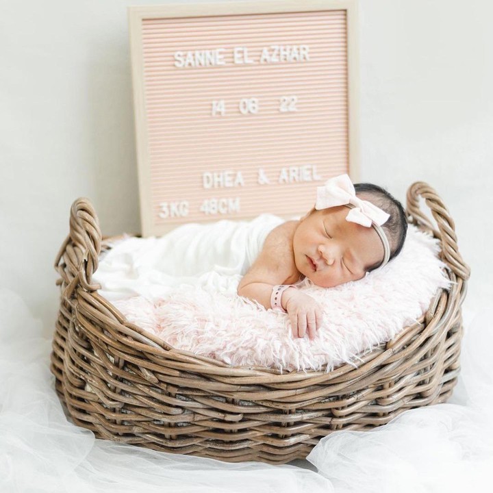 <p>Sanne lahir pada 14 Juni 2022 di rumah sakit Grand Family Pantai Indah Kapuk dengan berat lahir 3 kg dan panjang 48 cm. (Foto: Instagram @dea_ananda)</p>