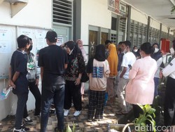 Aksi Ortu Serbu SMAN 1 Makassar Usai Tak Kebagian Antrean Verifikasi PPDB