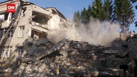 VIDEO: 2 Rudal Rusia Hantam Sekolah Di Kharkiv