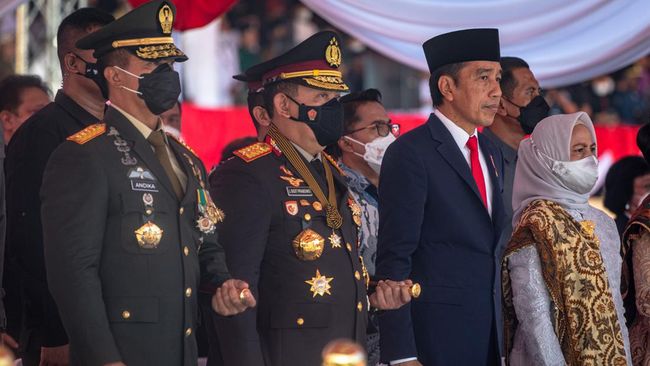Kepala Sekretariat Presiden Heru Budi Hartono membantah kabar miring soal Presiden Joko Widodo tak menyalami Kapolri Jenderal Listyo Sigit Prabowo.