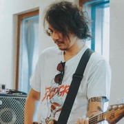 Bukan Nggak Sayang, Ini 5 Manfaat Tidak Umbar Keluarga di Media Sosial Kayak Vincent Rompies!