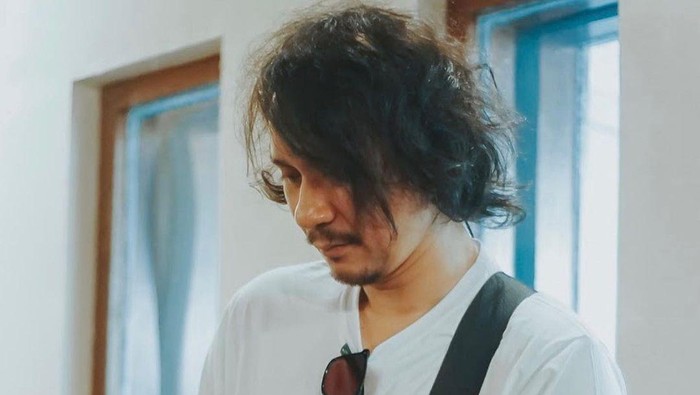 Bukan Nggak Sayang, Ini 5 Manfaat Tidak Umbar Keluarga di Media Sosial Kayak Vincent Rompies!