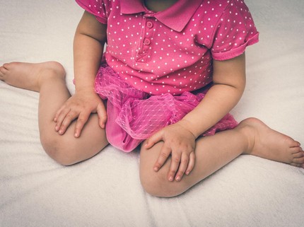 Duduk Posisi W Disebut Dokter Tak Bahayakan Kaki Anak, Asalkan...