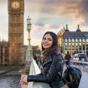 Sebelum Healing, Simak Aturan Unik Berpakaian di Berbagai Negara! Nggak Boleh Pakai Sandal di Spanyol?