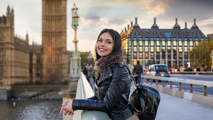 Sebelum Healing, Simak Aturan Unik Berpakaian di Berbagai Negara! Nggak Boleh Pakai Sandal di Spanyol?