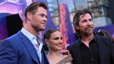 Kesan Chris Hemsworth Akting Bareng Christian Bale di 'Thor: Love and Thunder'