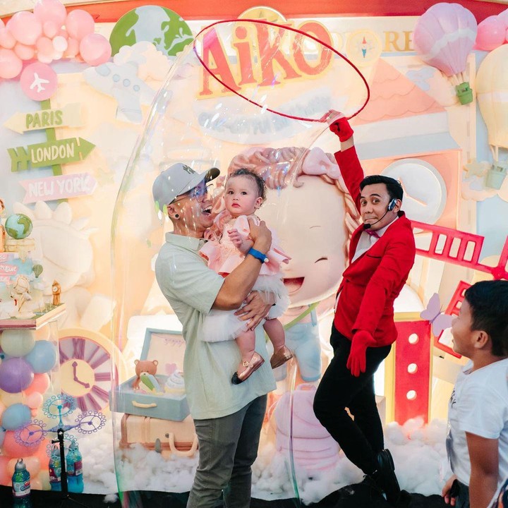<p>Aiko baru saja merayakan hari kelahirannya yang pertama. Acaranya berlangsung meriah di Kidzania Jakarta. (Foto: Instagram @wendicagur)</p>