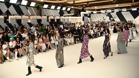 FOTO: Fashion Show Couture Chanel Fall - Winter 2023