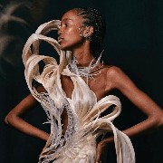 5 Fakta Iris Van Herpen Haute Couture Fall 2022 yang Tabrak Teknologi dengan Mitologi