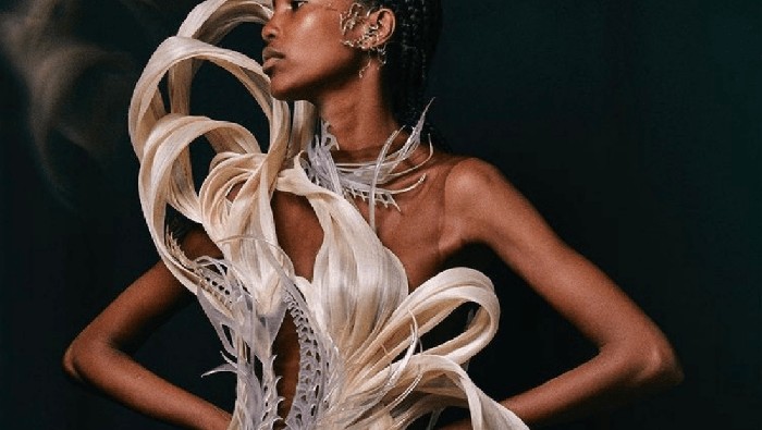 5 Fakta Iris Van Herpen Haute Couture Fall 2022 yang Tabrak Teknologi dengan Mitologi