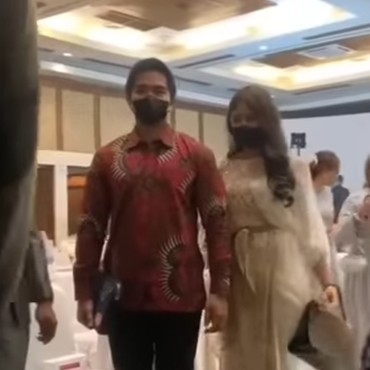 8 Potret Bucin Kaesang & Erina Gudono, Gandengan hingga Liburan Bareng