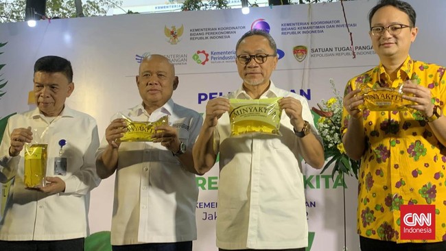 Menteri Perdagangan Zulkifli Hasan resmi meluncurkan MinyaKita, minyak goreng kemasan sederhana seharga Rp14 ribu.