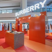 Burberry Buka Pop-up Store Koleksi TB Summer Monogram di Plaza Indonesia