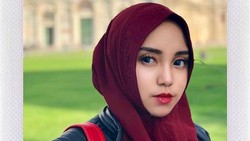 img-title Bikin Adem, 7 Potret Salmafina Sunan Saat Pakai Hijab Kini Jadi Sorotan