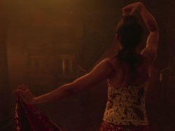 Pevita Pearce Glowing Bertangan Kekar di Teaser Sri Asih