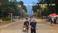 <p>Pergi ke tempat outdoor seperti taman, tampaknya menjadi momen bagi Sri Mulyani untuk bisa mempererat bonding dengan para cucunya. Ia bahkan masih sanggup ikut berlari dengan cucunya lho. (Foto: Instagram @smindrawati)</p>