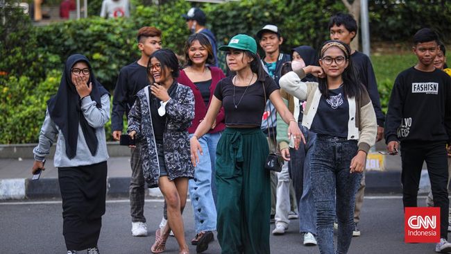 Di tengah kehidupan yang kian edan, Gen Z harus menghadapi berbagai tuduhan. Pemalas, mau serba instan, dan masih banyak lagi label yang disematkan pada Gen Z.