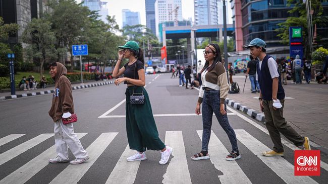Buat Febri, nongkrong di Taman MRT Dukuh Atas, bukan cuma buat adu outfit saja tapi juga cari pacar.