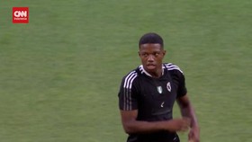 VIDEO: Tyrell Malacia Gabung MU