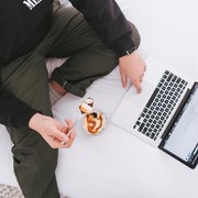 WFH Bikin Kebiasaan Ngemil Makin Parah? 5 Cara Ini Bantu Kamu untuk Mengatasinya!