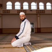 Nggak Cuma Peci, Inilah 5 Penutup Kepala Laki-laki Muslim Populer dari Berbagai Negara