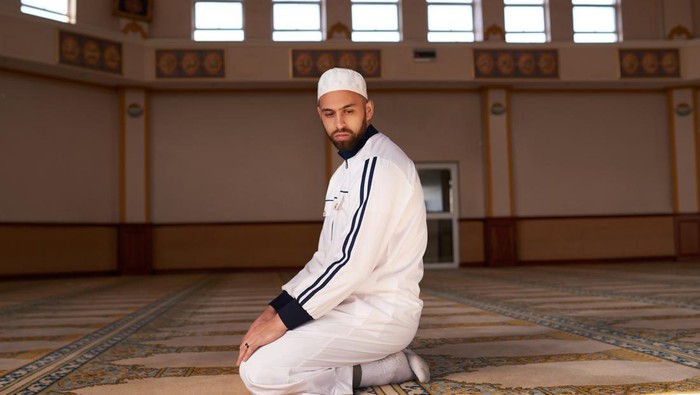 Nggak Cuma Peci, Inilah 5 Penutup Kepala Laki-laki Muslim Populer dari Berbagai Negara