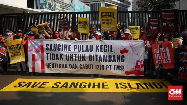 PTTUN Jakarta mengabulkan banding warga Kepulauan Sangihe dan memerintahkan Menteri ESDM mencabut izin kontrak karya tambang emas PT TMS.