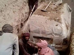 Toyota Corolla Milik Petinggi Taliban Diangkat dari Kubur