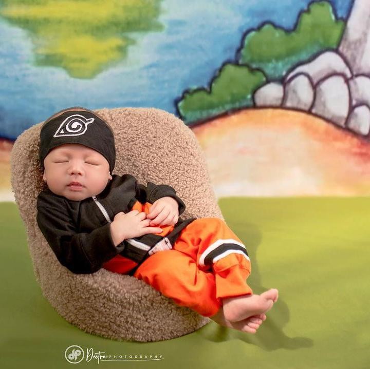 <p>Bahkan <em>baby</em> Archie juga didandani seperti karakter Naruto. Deasy menyebut itu ide dari sang suami, Marcel. (Foto: Instagram @marcelchandra)</p>