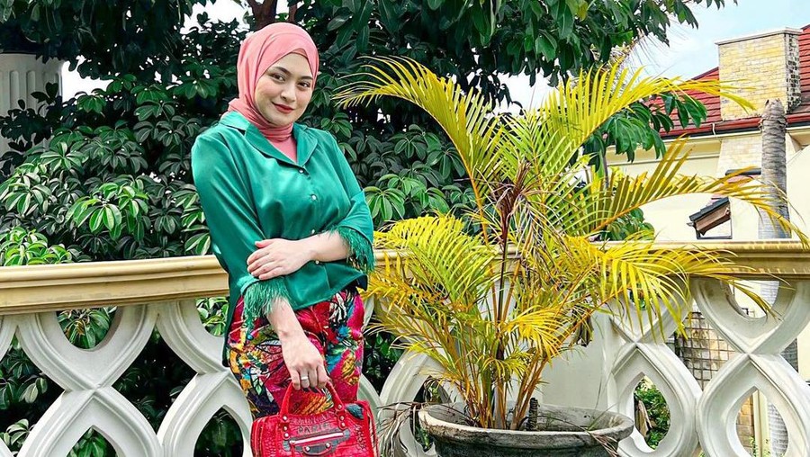 Banyak Artis Lepas Hijab Usai Cerai, Nama Nathalie Holscher Terseret?