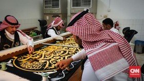 FOTO: Mengintip Rumitnya Pembuatan Kiswah, Kain Suci Penutup Ka'bah