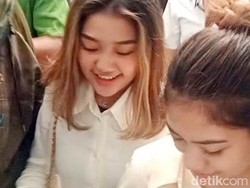 Penampakan Chandrika Chika Bersaksi di Sidang Putra Siregar