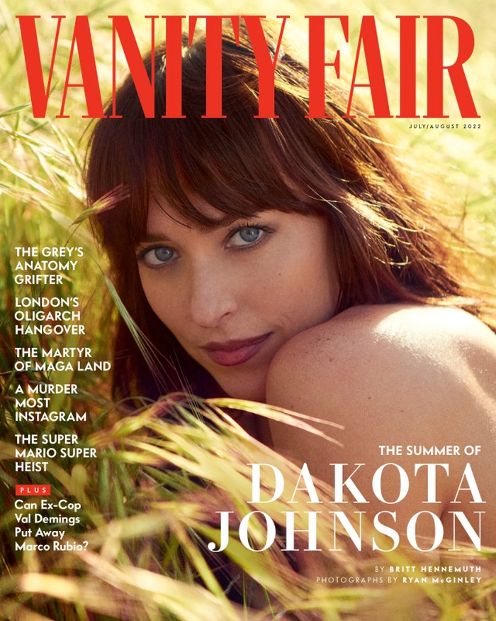 Dakota Johnson merupakan salah satu aktris muda yang berbakat. Karir aktingnya dimulai ketika ia mendapatkan peran kecil di film The Social Network (2010). Nama Dakota semakin melambung berkat perannya di Fifty Shades of Grey. / foto: vanityfair.com