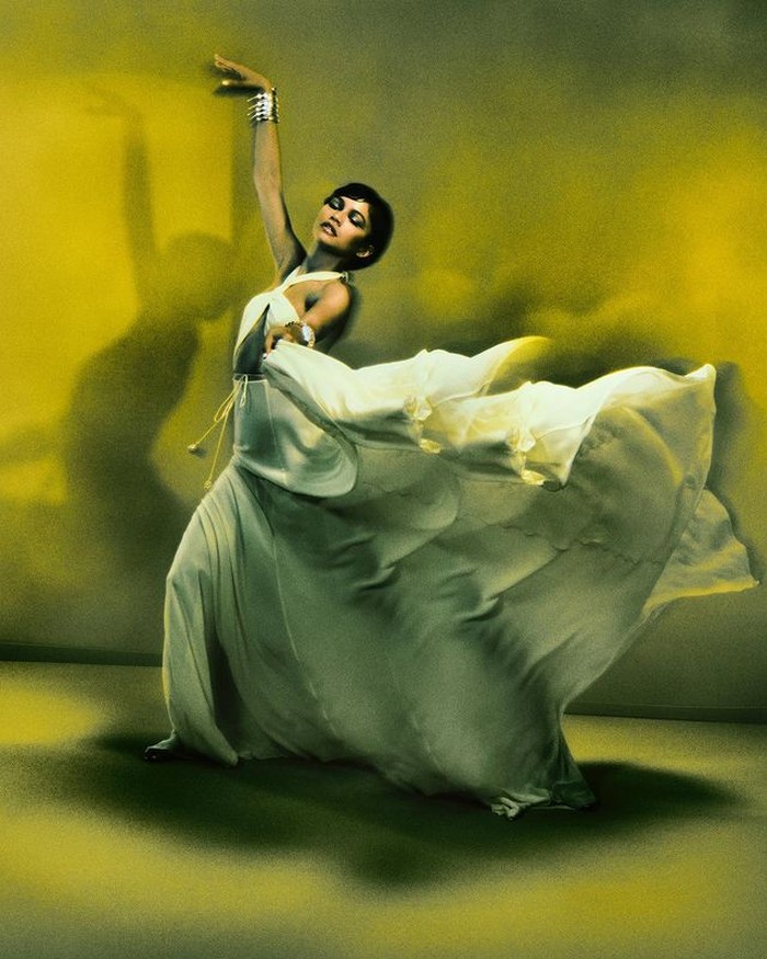 Pada tahun 2019, nama Zendaya semakin melambung lantaran berperan sebagai Rue di series Euphoria. Lewat Vogue Italia, Zendaya mengungkapkan ia mendapatkan banyak penggemar berkat perannya di Euphoria. / foto: Instagram.com/vogueitalia