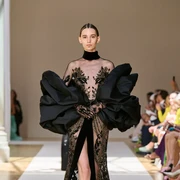 Super Glamor, Ini Potret Koleksi Elie Saab Haute Couture Fall 2022! Dari Naked Dress hingga Inspirasi Burung Merak