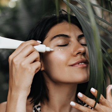 Liburan Tetap Glowing dan Cantik Bak Tanpa Makeup dengan Rekomendasi Sunscreen Berikut