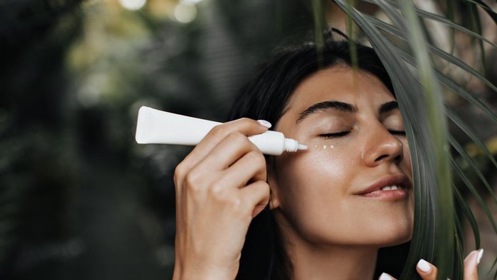 Liburan Tetap Glowing dan Cantik Bak Tanpa Makeup dengan Rekomendasi Sunscreen Berikut Liburan Tetap Glowing dan Cantik Bak Tanpa Makeup dengan Rekomendasi Sunscreen Berikut