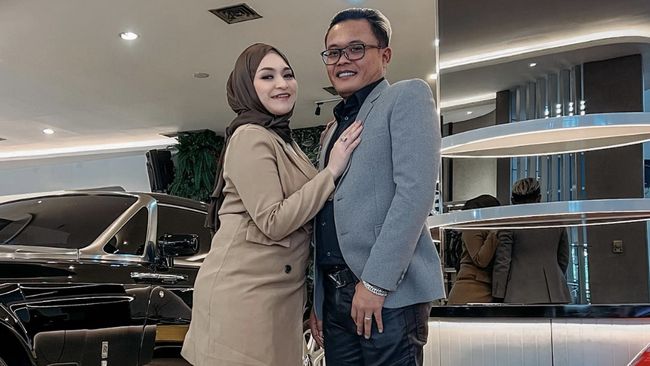 Nathalie Holscher membantah rumor harta gana-gini menjadi salah satu tuntutan dalam perceraian dirinya dengan Sule.
