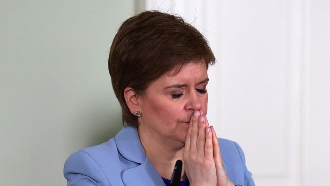 Menteri Utama atau Pemimpin Skotlandia, Nicola Sturgeon, menyatakan mundur dari jabatannya yang telah ia pegang delapan tahun terakhir pada Rabu (15/2).