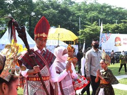Makna Tongkat Raja Batak Toba yang Diberikan ke Jokowi
