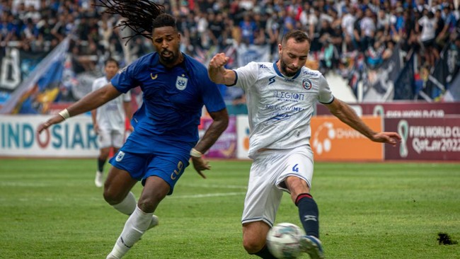 Arema FC menang 2-0 atas PSIS Semarang pada leg 1 semifinal Piala Presiden 2022 di Stadion Jatidiri, Semarang, Kamis (7/7).