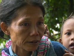 Ketegaran Hati Ibu di Malang Mengais Biji Cengkih demi Bertahan Hidup