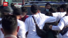 VIDEO: Polisi Tangkap Simpatisan Yang Halangi Penangkapan MSAT