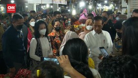 VIDEO: Jokowi Kunjungi Pasar Petisah, Belanja Hingga Bagi Bantuan
