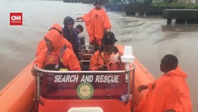 VIDEO: Kapal Motor Angkut Kayu Tenggelam, 11 Orang Hilang