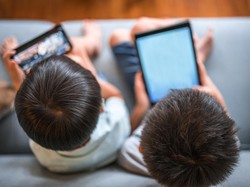Dear Orang Tua, 12 Aplikasi Ini Berbahaya untuk Anak